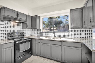 2126 Millhouse Rd in Houston, TX - Foto de edificio - Building Photo