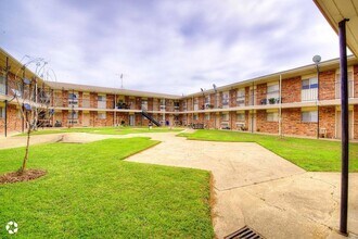 122 Harmon Rd in Hurst, TX - Building Photo - Building Photo