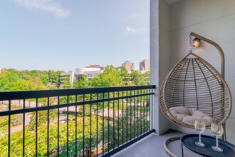 Peachtree Dunwoody Place in Atlanta, GA - Foto de edificio - Building Photo