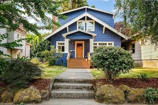 2720 NE Weidler St in Portland, OR - Building Photo