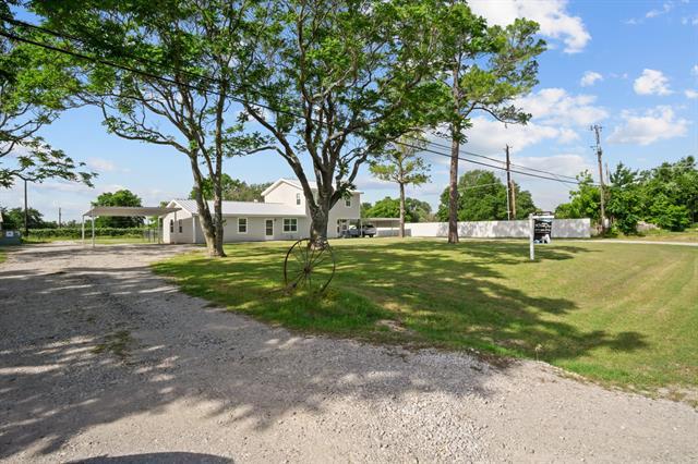1060 E Reno Rd in Azle, TX - Building Photo - Building Photo