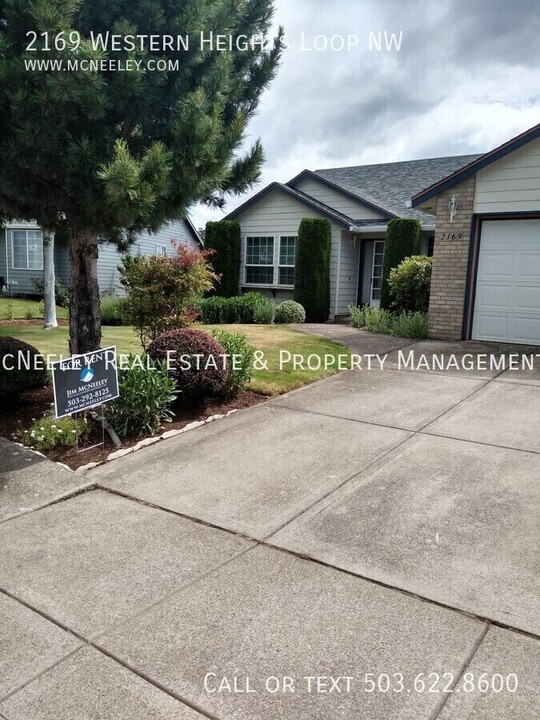 2169 Western Heights Loop NW in Salem, OR - Building Photo