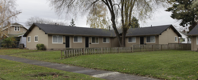 8309-8329 N Dwight Ave in Portland, OR - Building Photo - Building Photo