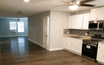 614 Barberry St in San Antonio, TX - Foto de edificio - Building Photo