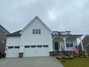 1088 River Oaks Blvd in Lebanon, TN - Building Photo - Building Photo