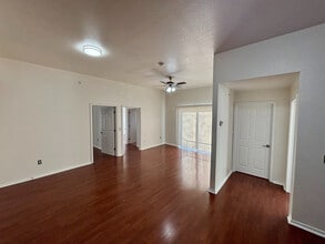 715 Monnett in Norman, OK - Foto de edificio - Building Photo