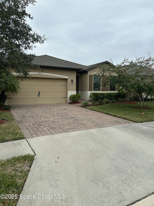 4084 Caladium Cir in West Melbourne, FL - Building Photo