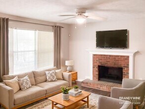 4392 Westchester Ct in Decatur, GA - Foto de edificio - Building Photo