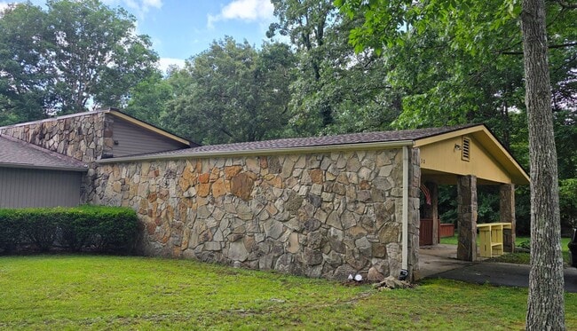 130 Dovenshire Dr in Crossville, TN - Building Photo - Building Photo
