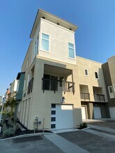 5645 Apex Dr in Dublin, CA - Building Photo - Building Photo
