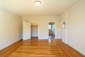 Garden Court in Berkeley, CA - Building Photo - Interior Photo