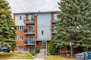 Corbusier Complex in Laval, QC - Building Photo