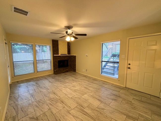 2542 Babcock Rd in San Antonio, TX - Building Photo - Building Photo