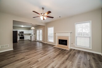 1610 Silver Oak Dr in Austell, GA - Foto de edificio - Building Photo