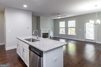 1330 Heights Park Dr in Atlanta, GA - Building Photo - Building Photo