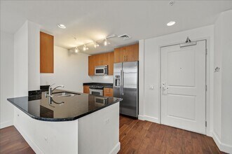 200 W Sahara Ave in Las Vegas, NV - Building Photo - Building Photo