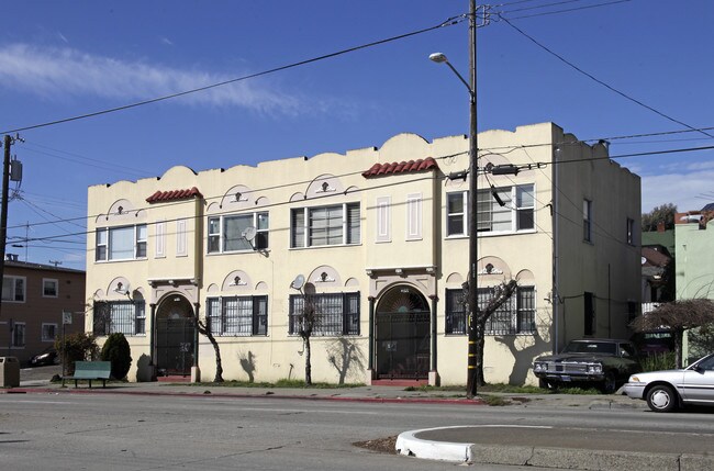 1332 E 19th St in Oakland, CA - Foto de edificio - Building Photo