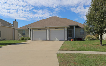 Mariposa Townhomes in Topeka, KS - Foto de edificio - Building Photo