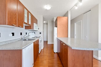 11147 Whyte Ave NW in Edmonton, AB - Building Photo - Building Photo
