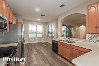 8109 Orange Spring Dr in Ruskin, FL - Building Photo - Building Photo