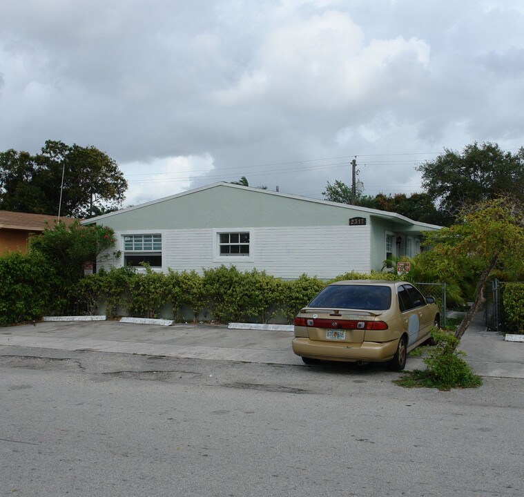 2317 Farragut St in Hollywood, FL - Building Photo