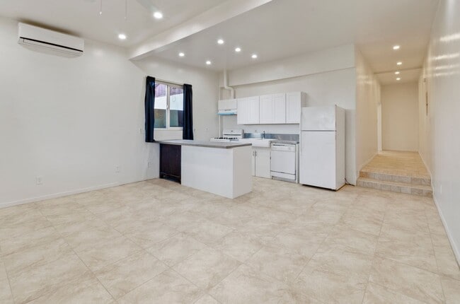 property at 941 E Edison St