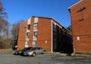 2501-2505 12th Pl SE in Washington, DC - Foto de edificio - Building Photo