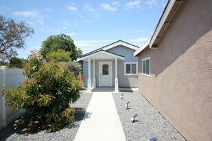 715 Rena Dr in Oceanside, CA - Building Photo