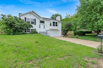 802 Notre Dame Dr in O'Fallon, MO - Foto de edificio - Building Photo