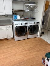 2 Haiti Ln, Unit 1 in Coram, NY - Foto de edificio - Building Photo