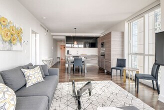 1300 Boul. René-Lévesque O in Montréal, QC - Building Photo - Building Photo
