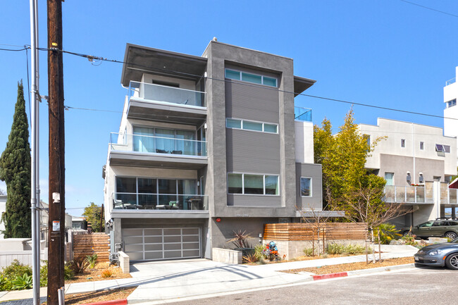 High Pointe Condos in San Diego, CA - Foto de edificio - Building Photo