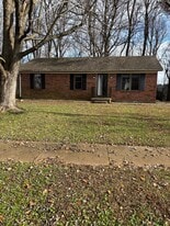 133 Valley View Dr in Bardstown, KY - Building Photo