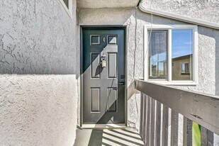 18652 Libra Cir in Huntington Beach, CA - Building Photo