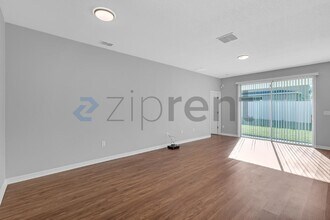 16622 Myrtle Sand Dr in Wimauma, FL - Building Photo - Building Photo