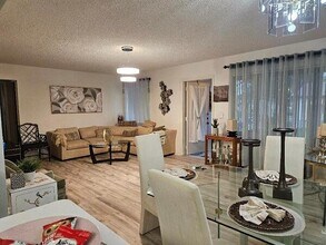 105 Lake Pine Cir in Greenacres, FL - Building Photo - Building Photo