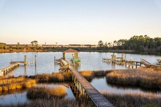 2572 Gulf Breeze Ave in Pensacola, FL - Building Photo - Building Photo