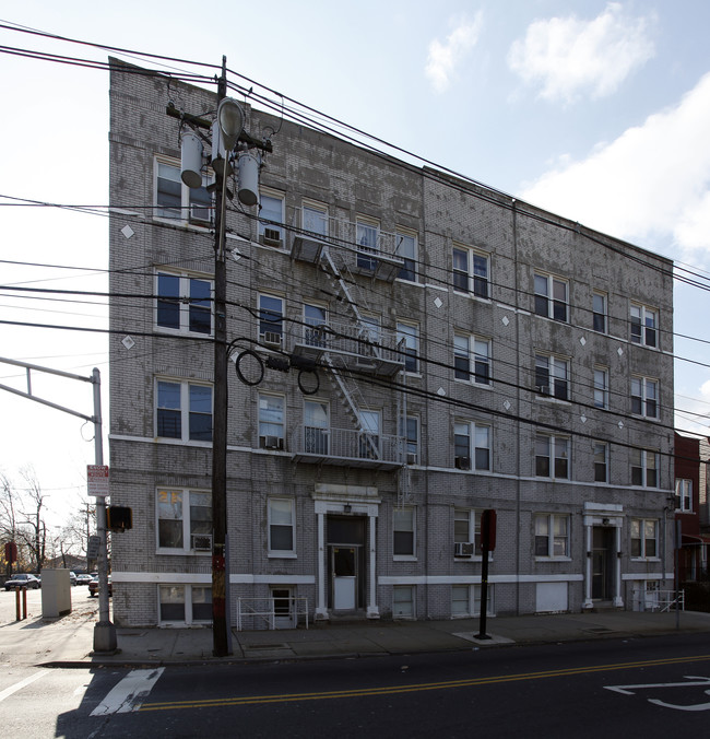 121-125 Beach St in Jersey City, NJ - Foto de edificio - Building Photo