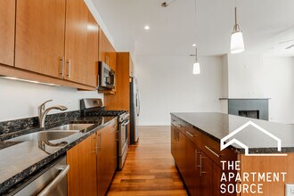 1354 W Augusta Blvd, Unit 302 in Chicago, IL - Building Photo - Building Photo