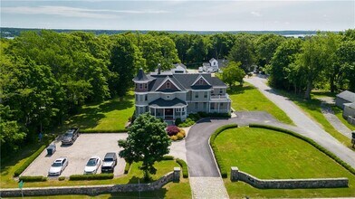 567 Bristol Ferry Rd in Portsmouth, RI - Building Photo - Building Photo