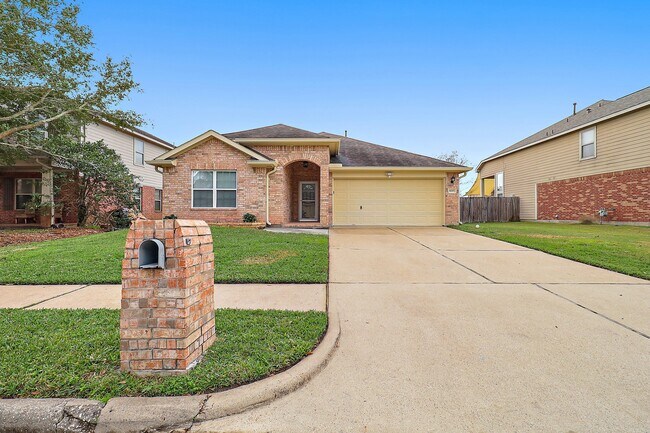 8007 Berkely Ct in Baytown, TX - Building Photo - Building Photo