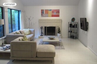 197 Treescape Dr in East Hampton, NY - Building Photo - Building Photo