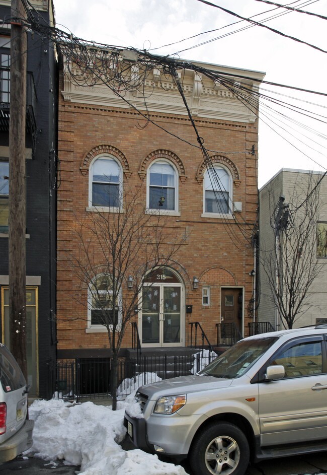 315 3rd St in Jersey City, NJ - Building Photo - Building Photo