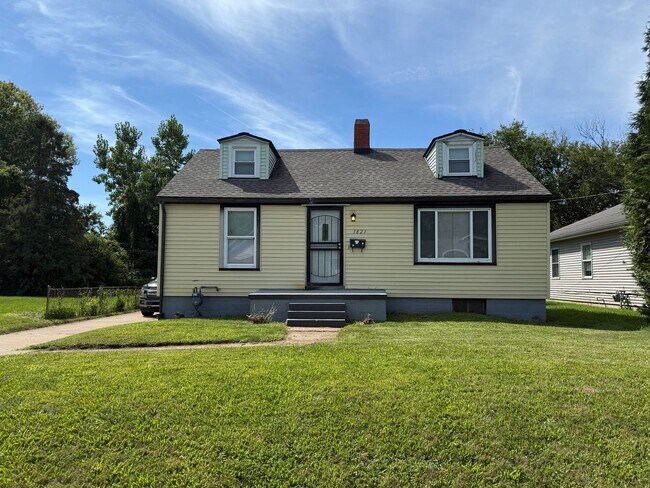 property at 1821 Clay St