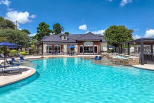 Varsity View in Tyler, TX - Building Photo