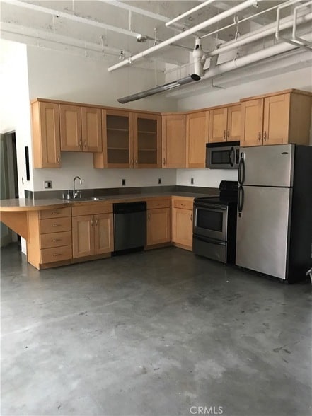 property at 312 W 5th St