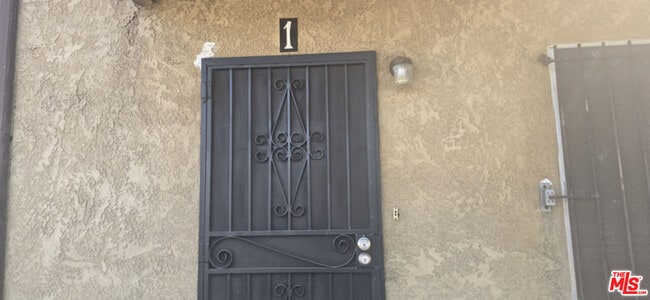 2458 Normandie Ave in Los Angeles, CA - Building Photo - Building Photo