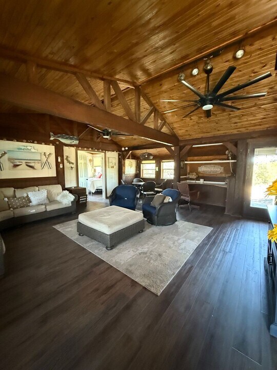 553 Cat Track Rd in Weatherford, TX - Building Photo