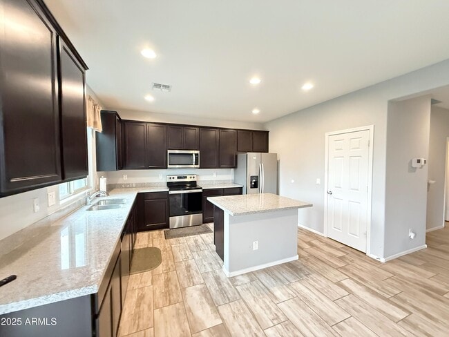17569 W Country Club Terrace in Surprise, AZ - Building Photo - Building Photo