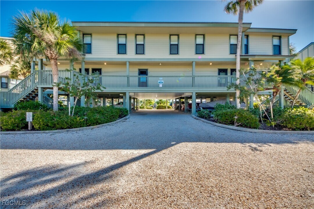 16640 Bocilla Island Club Dr in Bokeelia, FL - Building Photo